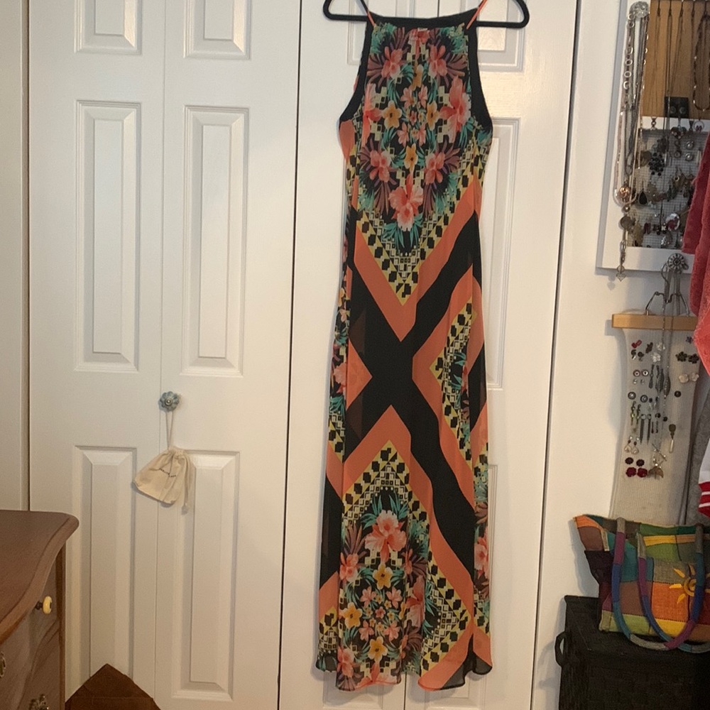 Beautiful maxi dress not too full gorgeous print pull over with no zip